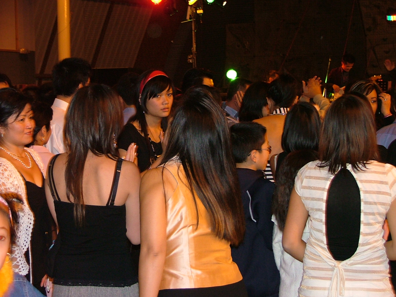 soirée fin année2006-élection miss lane-xang- lao Paris-311206 279.jpg